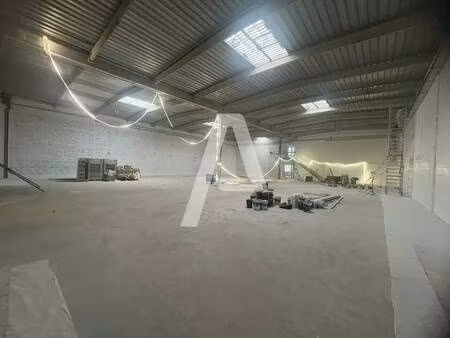 location local d'activités 1 296 m²