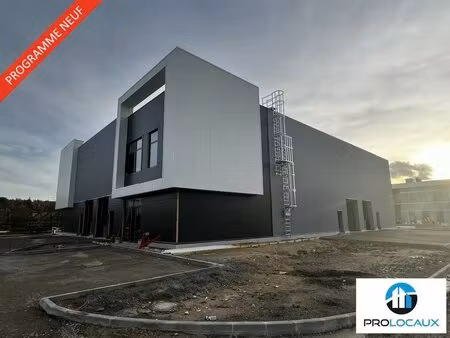 location local d'activités 383 m²