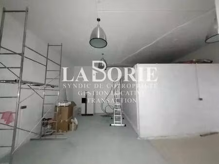 location entrepôt 20 m²