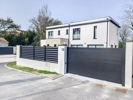 maison très belle contemporaine  4 chambres  piscine  jardin  terrasse