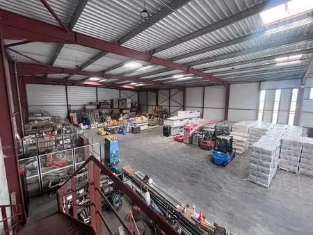 location local d'activités 1 330 m²