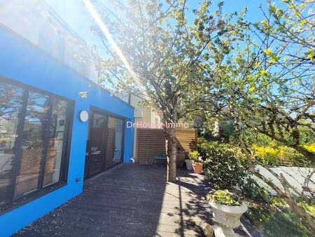 maison familiale avec jardin  terrasses  2 stationnements et dépendance. vue loire et cach