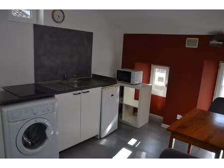joli duplex meublé lumineux et agréable situé en plein centre d'yssingeaux