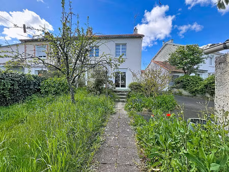 maison de 79 m² + véranda + 2 garages sur terrain de 360 m² . secteur saint-yves  nantes