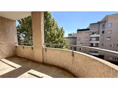 location appartement 3 pièces 76 m² à aubagne (13400)