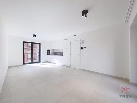 nieuw appartement met 1 slaapkamer en terras