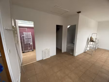 ensemble immobilier de 180 m2 à usage d'habitation centre vi