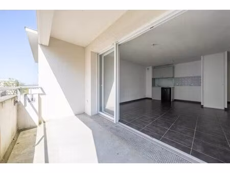charmant t3 de 45 m² avec balcon à lormont