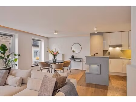 gezellig  gerenoveerd 1-slaapkamerappartement met dressing/bureelruimte op een toplocatie 