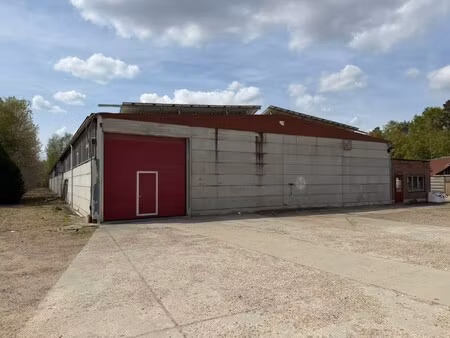 te huur genk - bedrijfshal 900m² + kantoren 100m²