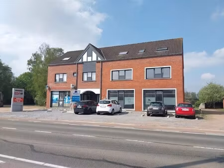 te huur: handelspand/kantoorruimte gelegen te beringen!