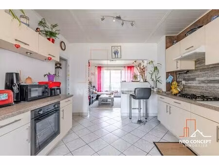 belle maison accolée de 90 m2 habitables avec cave et jardin sis bischwiller.