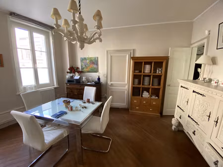 maison mitoyenne t6 de 185 m2 située proche des plages à féc