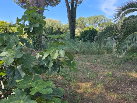 terrain rare 560 m2 à 900 m des plages