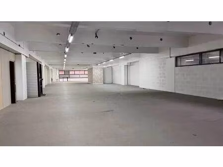 vente local d'activités 1 800 m²