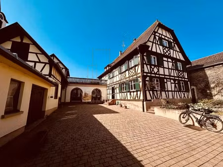 beau corps de ferme avec garage et dépendance