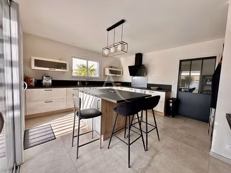 vente maison 4 pièces  102.00m²  saintes