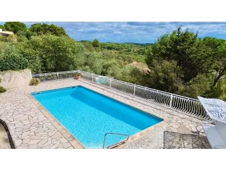 maison en position dominante avec vue panoramique  à quelques kilomètres de pézenas