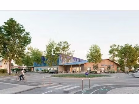 location commerce 415 m²