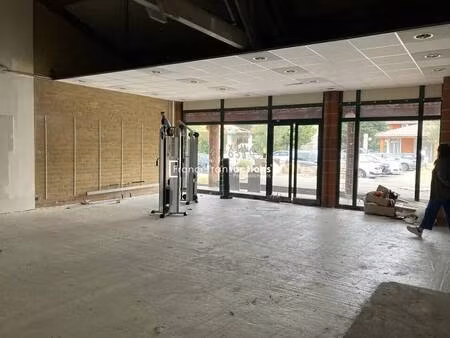 location commerce 135 m²