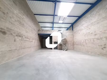 location entrepôt 240 m²