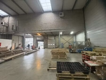 location entrepôt 1 988 m²