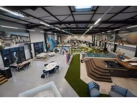vente local d'activités 1 800 m² à 2 400 m²