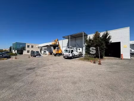 vente local d'activités 2 465 m²