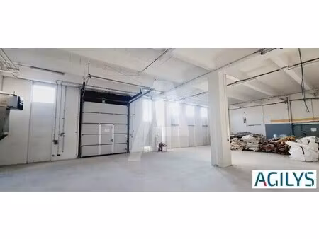 location local d'activités 633 m²
