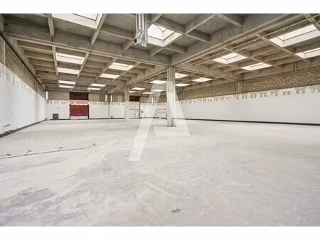 location local d'activités 800 m²