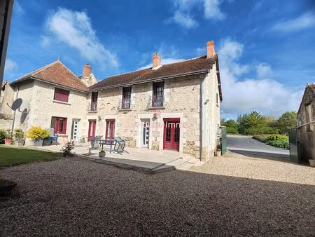 longère 4 chambres + dépendances.