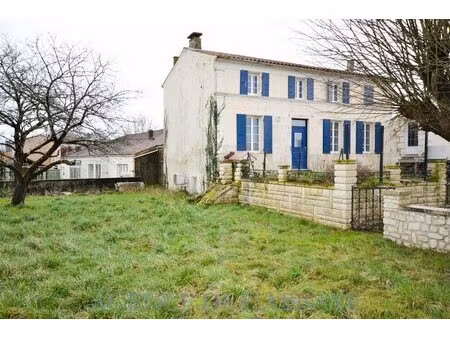 charentaise renovee 172 m2 avec dependances + 2 batiments attenants + terrain