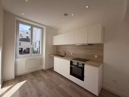 location appartement 1 pièces 32m2 grenoble 38000 - 690 € - surface privée