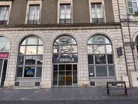 local commercial bail précaire