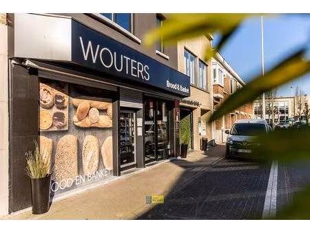 commercieel te koop in schelle met 4 slaapkamers