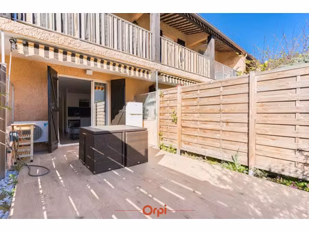 location appartement 1 pièce 23 m² à saint-cyr-sur-mer (83270)