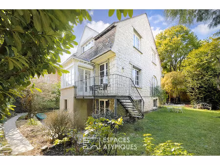maison de caractère en pierre avec jardin confidentiel au coeur de fontainebleau