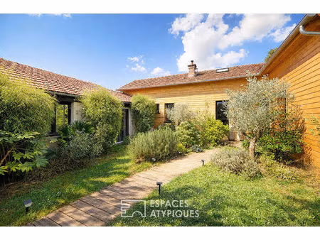 maison de caractère revisitée avec double jardin et volumes de vie ouverts