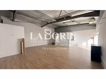 location commerce 100 m²