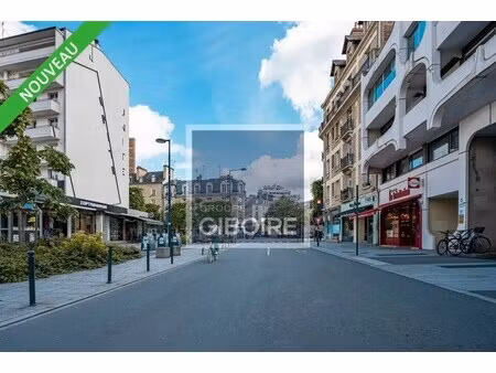 location commerce 100 m²