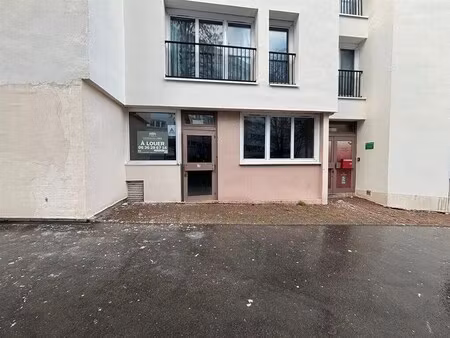 location commerce 215 m²