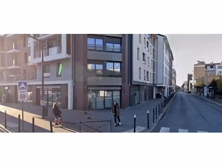 location commerce 120 m²