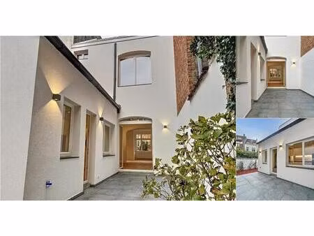 maison à louer avec terrasse et jardin   uccle (vbe13005)
