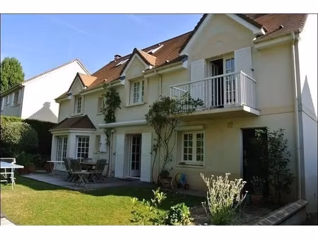 location maison 7 pièces 222 m² à fourqueux (78112)  3 883 €