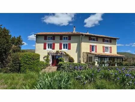 propriété de caractère avec 6 chambres  vue imprenable sur les pyrénées  piscine  jardin..