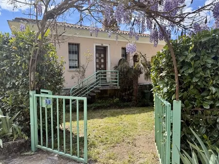charmante petite maison « rose » des années 50 - jardin arboré tout à pied