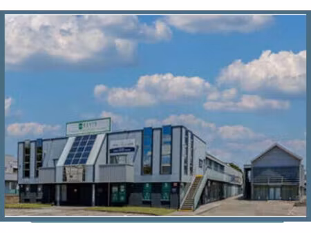 location local commercial