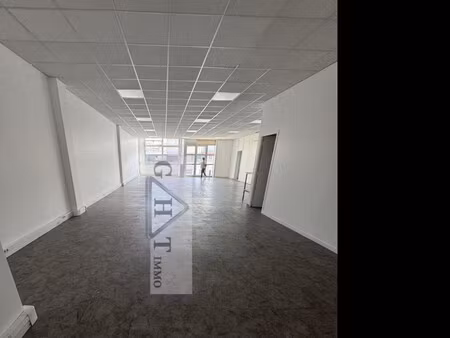 location local commercial