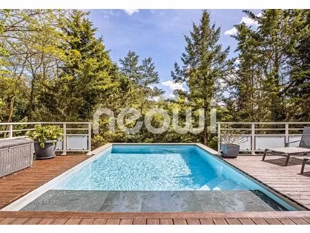 maison avec parc abore et piscine