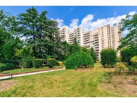 t3 avec balcon  ascenseur  cave et place de parking